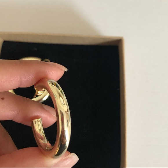 GOLD HOOPS - Picture 3 of 8